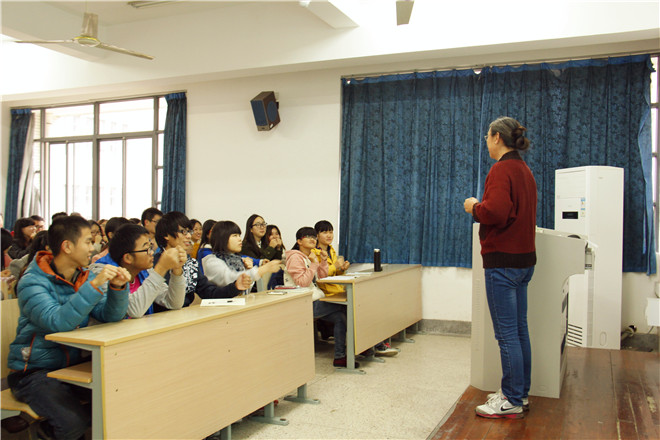 九游体育(中国)官方网站形势与政策课之大学生反腐倡廉教育